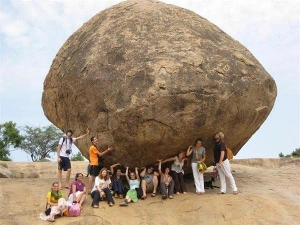 Bi an tang da khong lo nam nghieng ben suon doc cua An Do-Hinh-7