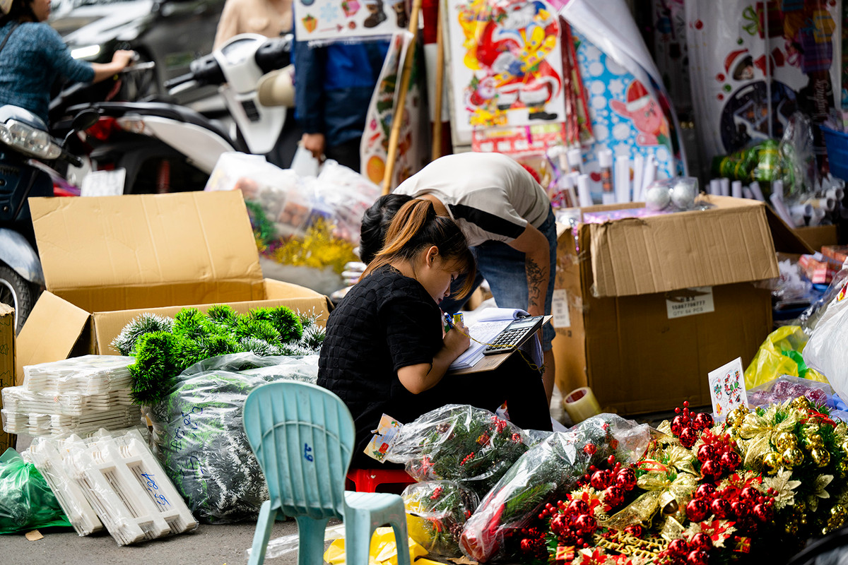 Pho Hang Ma lung linh huyen ao tua troi Au-Hinh-9