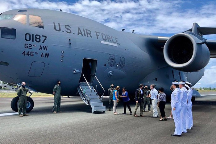 Bộ trưởng Quốc phòng Mark Esper gần đây đã đến thăm Palau ở Tây Thái Bình Dương. Ông là Bộ trưởng Quốc phòng Mỹ đầu tiên đến thăm đảo quốc này. Nhân dịp này, Palau đã đề nghị xây dựng các cảng, sân bay và căn cứ mà quân đội Mỹ có thể sử dụng, tạp chí Phố Wall đưa tin.