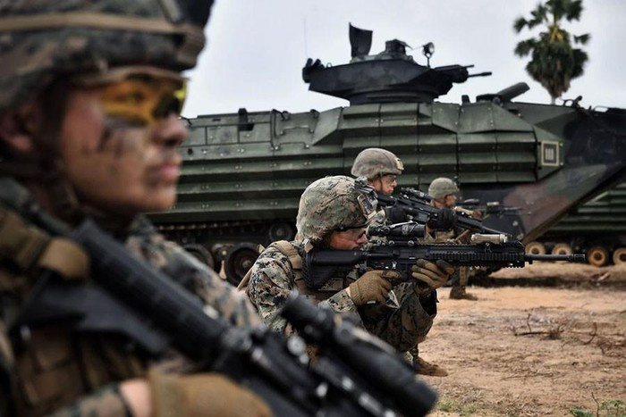 Thủy quân lục chiến Mỹ đang trải qua quá trình tái cơ cấu lực lượng như cắt giảm nhân sự và trang thiết bị hạng nặng để tập trung lực lượng cho các nhiệm vụ chiếm giữ đảo có thể xảy ra ở Thái Bình Dương.