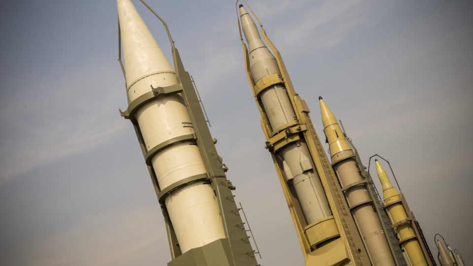 “Đại diện chính thức của Bộ Ngoại giao Cộng hòa Hồi giáo Iran - ông Khatibzade đã lên án việc tiến hành một số cuộc tấn công tên lửa vào các khu vực biên giới của đất nước và nhấn mạnh rằng trong trường hợp sự việc này lặp lại, Iran sẽ không thờ ơ", IRNA đưa tin.