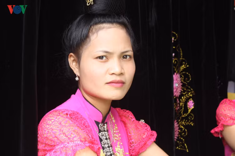 Như trang phục áo cóm, tằng cảu là phong tục rất riêng của người dân tộc Thái... 