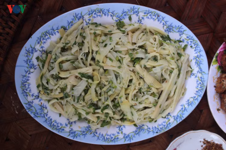 Không thể thiếu món măng rừng, một trong những đặc sản của ẩm thực dân tộc Thái. 