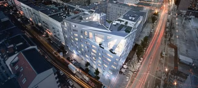 Vào ban đêm, hệ thống đèn led trắng tỏa ra xung quanh khiến nó trở nên lung linh, hấp dẫn giữa lòng thành phố. 