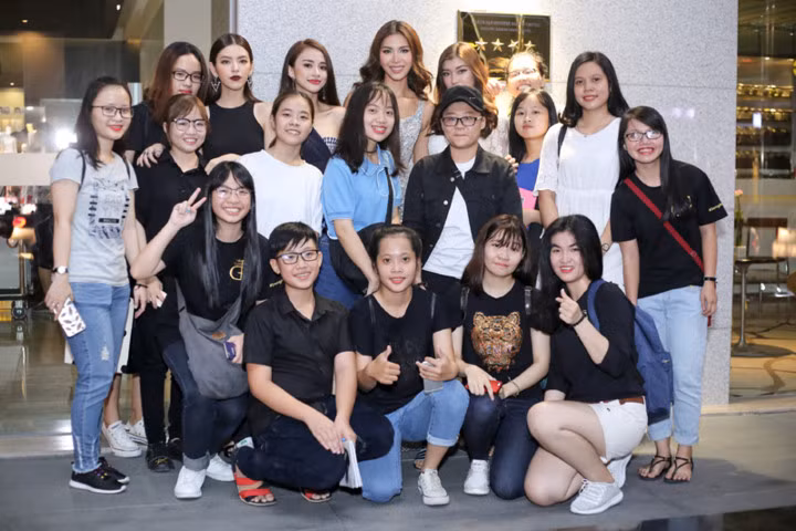 Cũng trong sự kiện này, Minh Tú đồng thời khẳng định cô không tham dự cuộc thi Hoa hậu Hoàn Vũ Việt Nam 2017. Siêu mẫu Châu Á được nhiều người nhận xét sở hữu vẻ đẹp gợi cảm, hiện đại đúng với tiêu chí của cuộc thi. 