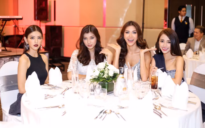 Trước công bố này của chính Minh Tú, trên mạng xã hội xuất hiện nhiều luồng thông tin về việc cô dự thi Miss Universe Vietnam 2017. Lo sợ người hâm mộ và giới truyền thông bán tín bán nghi, cô quyết định lên tiếng.