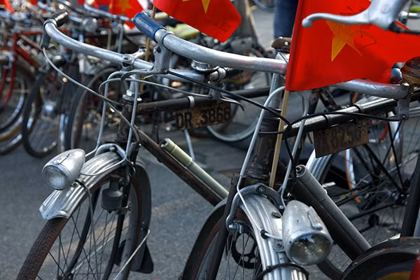 Những chiếc xe với màu sơn nguyên bản mang đậm dấu ấn của thời gian. Đối với những người chơi đam mê xe cổ thì yêu cầu đầu tiên về chiếc xe là phải còn nước sơn zin.