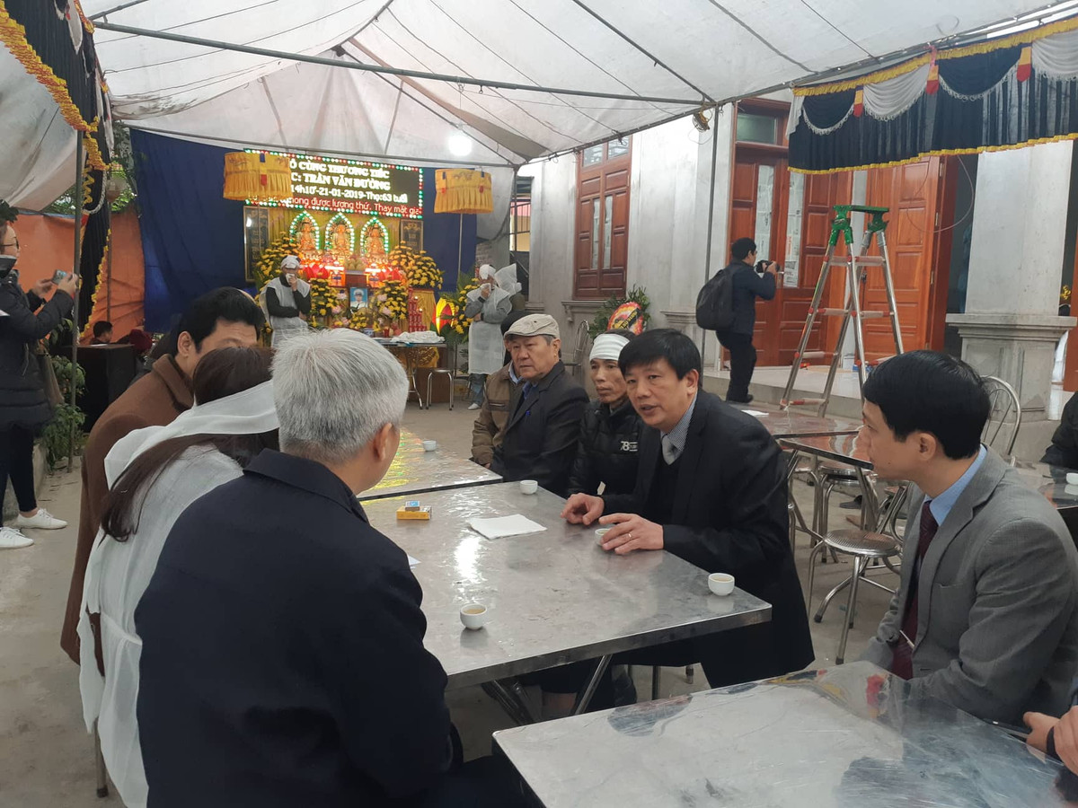 Lời động viên an ủi giúp người thân nạn nhân vơi bớt nỗi đau.