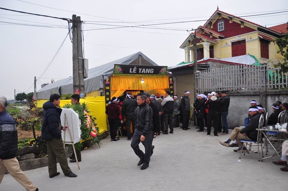 Là nỗi đau không chỉ những người thân mà cả những người dân địa phương.