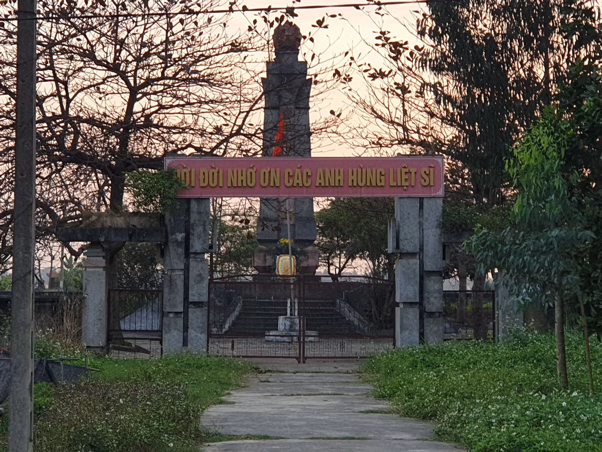 Theo diễn biến vụ tai nạn, vào khoảng 14h ngày 21/1, tại Km76+500, tuyến QL5 thuộc địa phận thôn Cổ Phục (xã Kim Lương, huyện Kim Thành, tỉnh Hải Dương), một chiếc xe tải đã tông thẳng vào đoàn đại biểu dự Đại hội Ủy ban MTTQ xã Kim Lương đi dâng hương tại Nghĩa trang liệt sỹ.