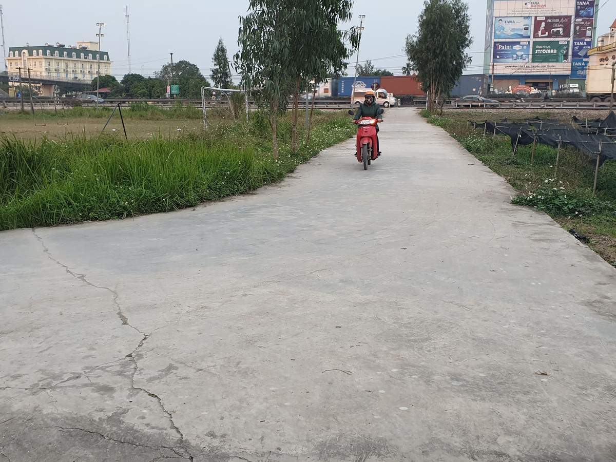 Tại hiện trường tai nạn ở Hải Dương, đoàn đại biểu sau khi dâng hương tại Nghĩa trang liệt sỹ xã Kim Lương đã đi bộ theo lối dẫn từ Nghĩa trang ra quốc lộ 5 khoảng 100 mét. Khi lên QL 5 họ tiếp tục đi tại làn đường dành cho xe thô sơ trở về trụ sở UBND xã theo hướng ngược chiều để lên cầu vượt.