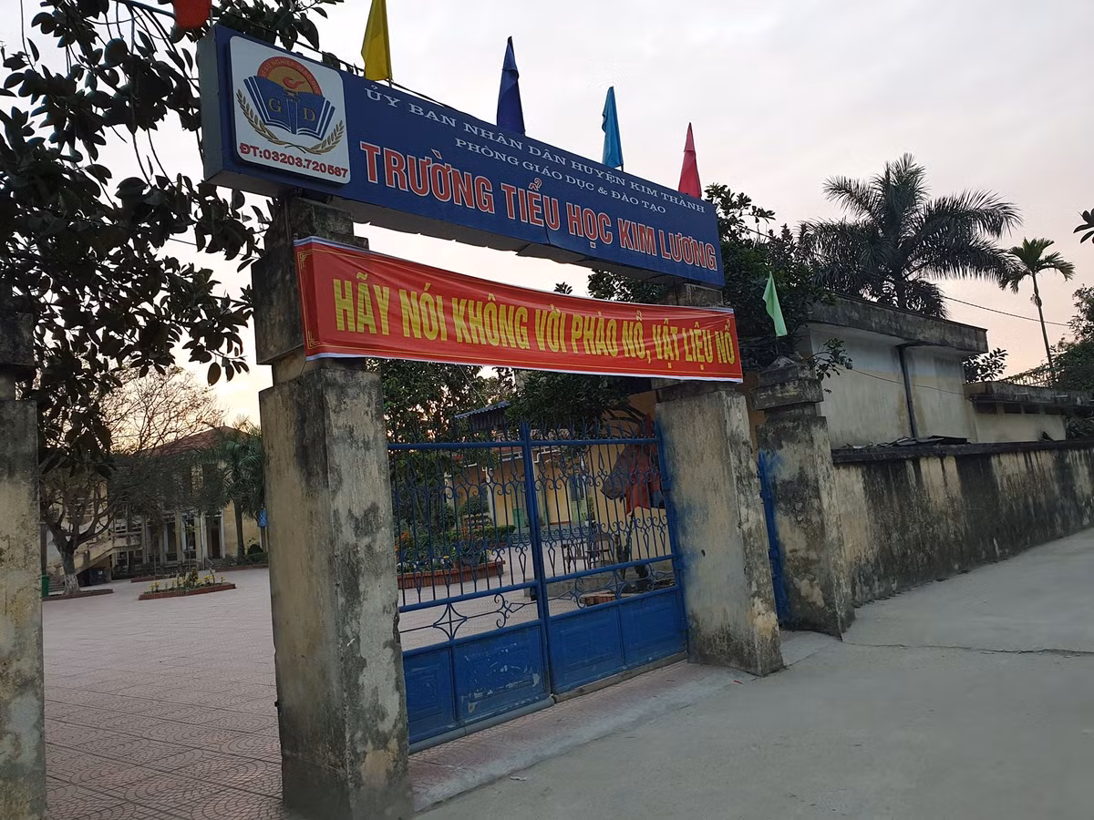 Con đường an toàn dẫn từ nghĩa trang liệt sĩ qua trường tiểu học Kim Lương.