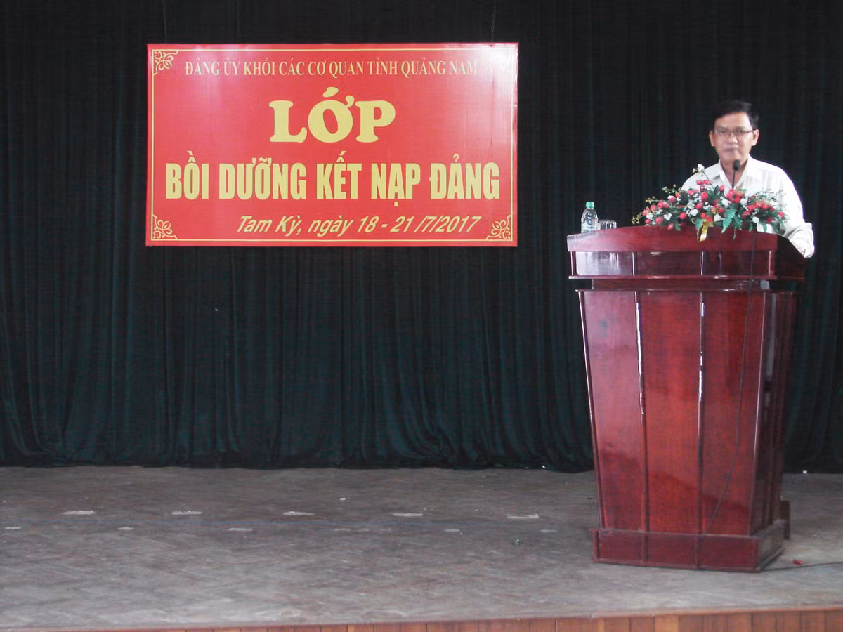 Vi sao Pho bi thu Dang uy khoi cac co quan Quang Nam bi ky luat?