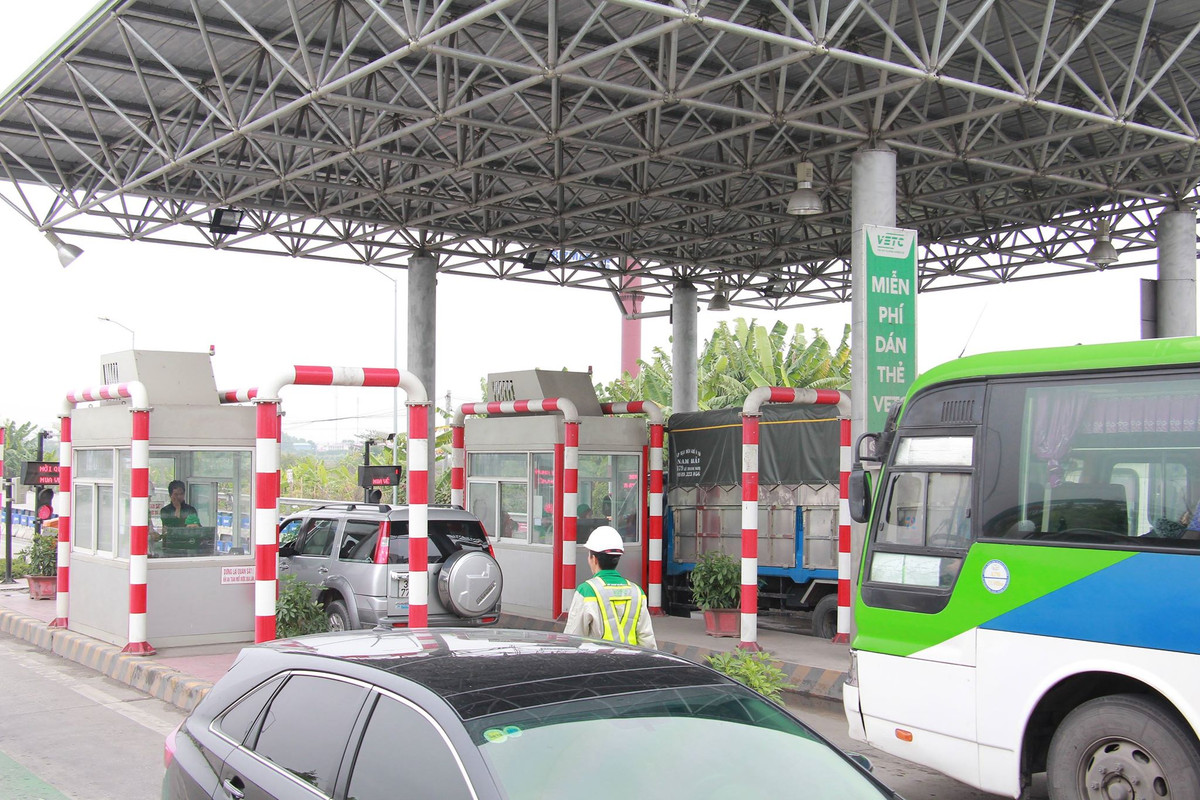 Dự án cải tạo, nâng cấp QL10 đoạn chạy qua TP.Hải Phòng theo hình thức BOT có điểm đầu tại Km25+500 (cuối cầu Quán Toan, đoạn cầu vượt QL5), điểm cuối tại Km58+200 (đoạn đường vào đầu cầu Nghìn vượt sông Hóa, điểm phân chia địa giới TP. Hải Phòng và tỉnh Thái Bình). Tổng chiều dài của dự án là 30,55 km. Dự án có tổng mức đầu tư là 2.815 tỷ đồng, do công ty TNHH MTV Tasco Hải Phòng đầu tư và được khởi công từ tháng 5/2015. Dự án hoàn thành thông tuyến vào tháng 12/2017 và hoàn thiện đưa vào khai thác tuyến chính từ tháng 3/2018.