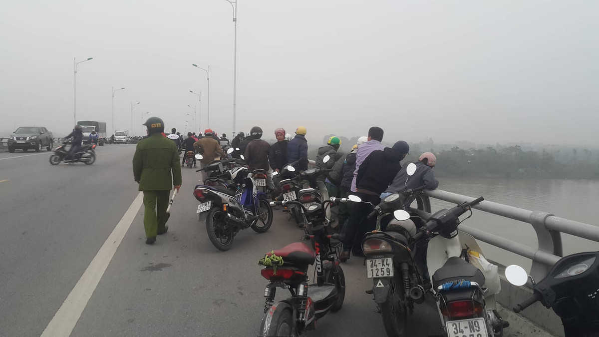 Hai Duong: Dang tim thi the nam thanh nien nhay cau Han tu tu-Hinh-2