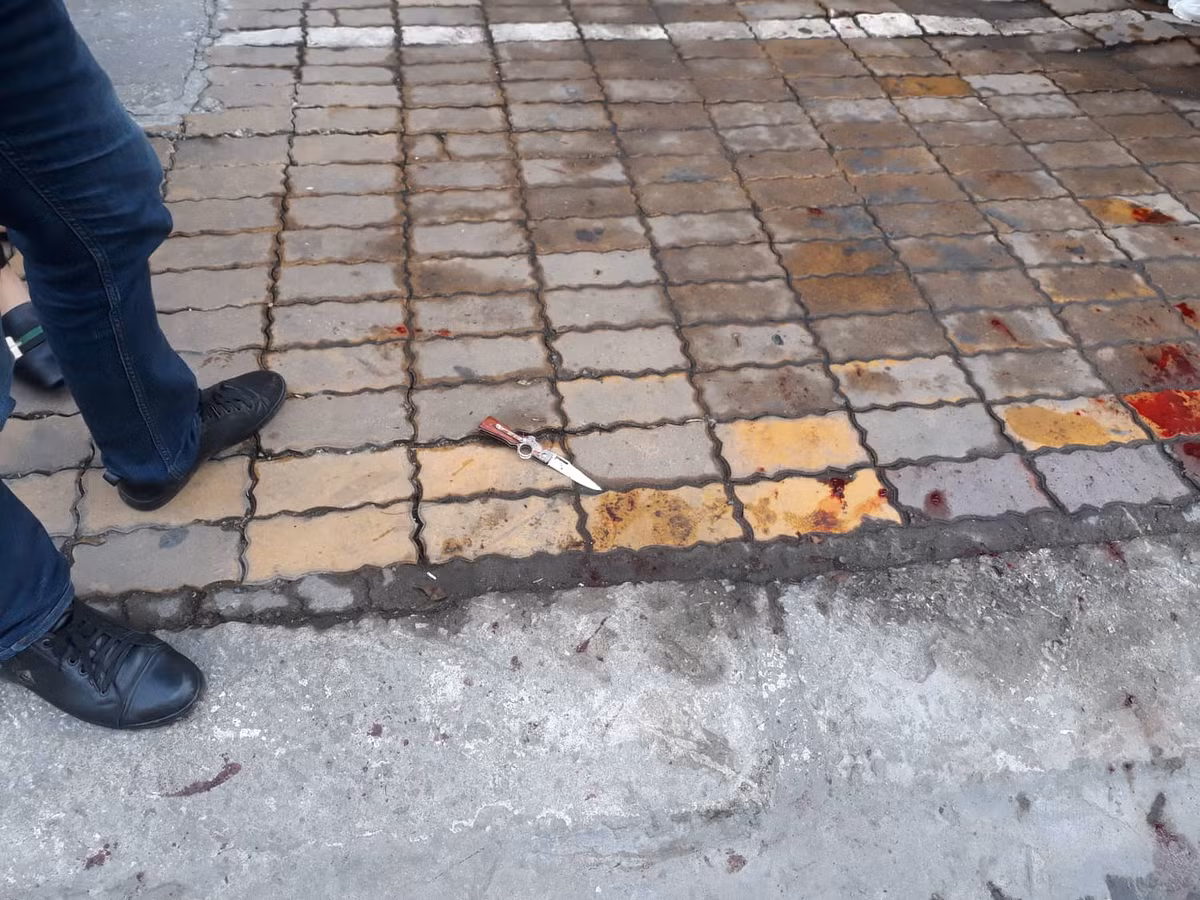 Thai Binh: Truy sat chem nhau kinh hoang giua pho dong nguoi-Hinh-2