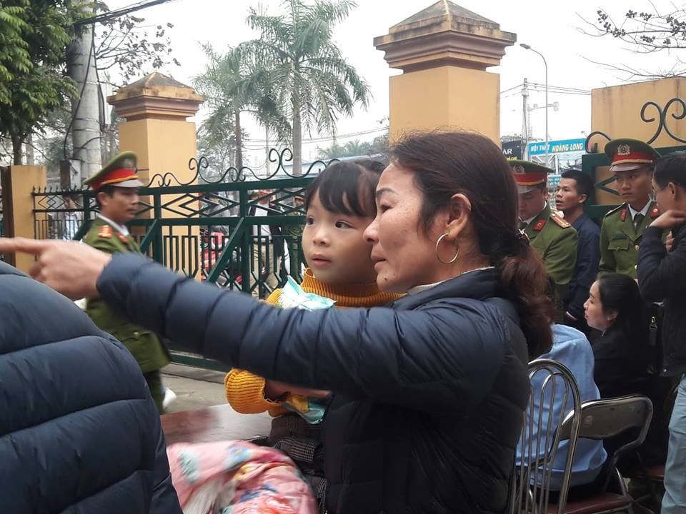 Bac si Hoang Cong Luong vang mat, HDXX hoan toa-Hinh-4