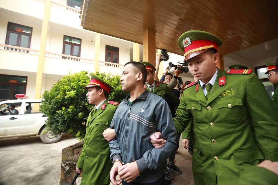 Bac si Hoang Cong Luong vang mat, HDXX hoan toa-Hinh-7