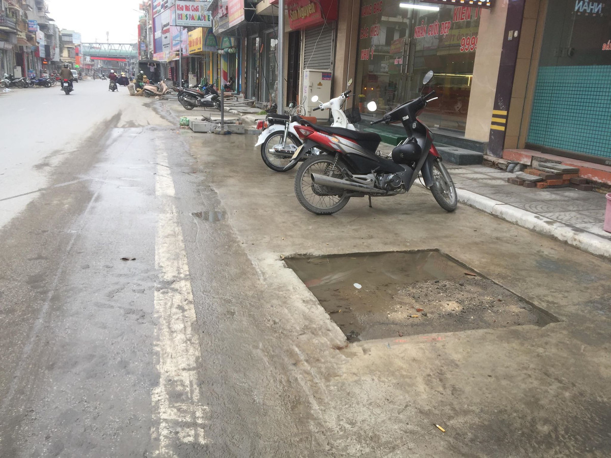 Hoặc được lấp sơ sài.