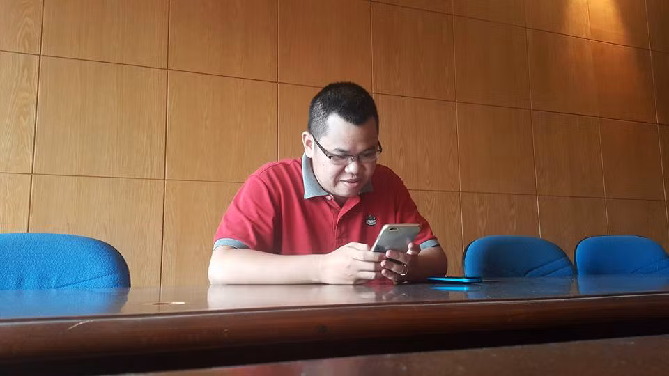 Phong vien truc tet: Mung 1 xach may ra duong, dan mat “nguoi tinh mat vuong”-Hinh-4