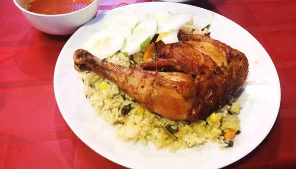 Ngoài cơm rang dưa bò phổ biến, món cơm rang gà quay hay cơm rang kim chi cũng vô cùng hấp dẫn và đáng thử trong ngày lạnh trời thế này. Ảnh: Internet. 