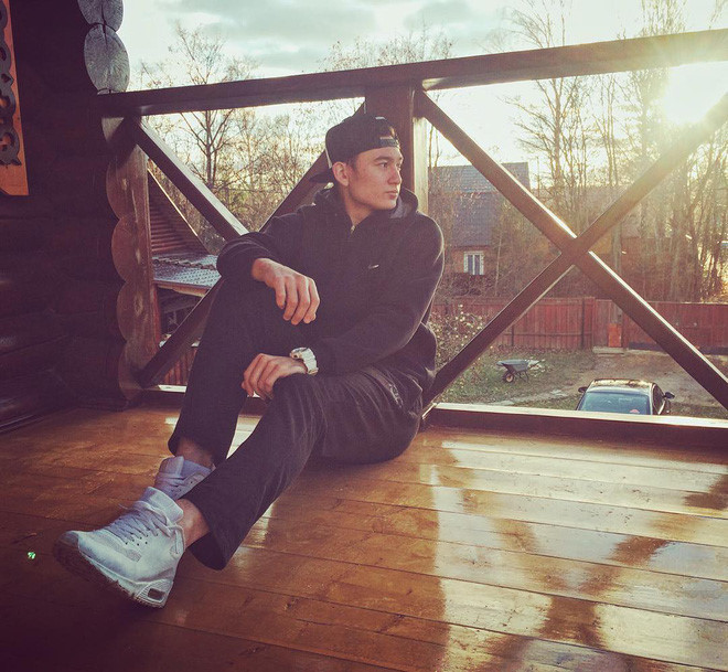 Đặng Văn Lâm chuộng phong cách thời trang trẻ trung, đơn giản, không cầu kỳ.