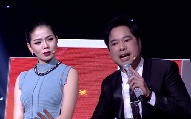 Ngọc Sơn bảnh bao, lịch lãm với bộ vest đen trên ghế giám khảo của chương trình Thần tượng Bolero 2017 bên cạnh Lệ Quyên.