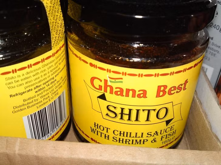 3. Tương ớt nóng vị tôm và cá: Đây có lẽ là một món ăn thú vị cho những người yêu thích thức ăn cay.