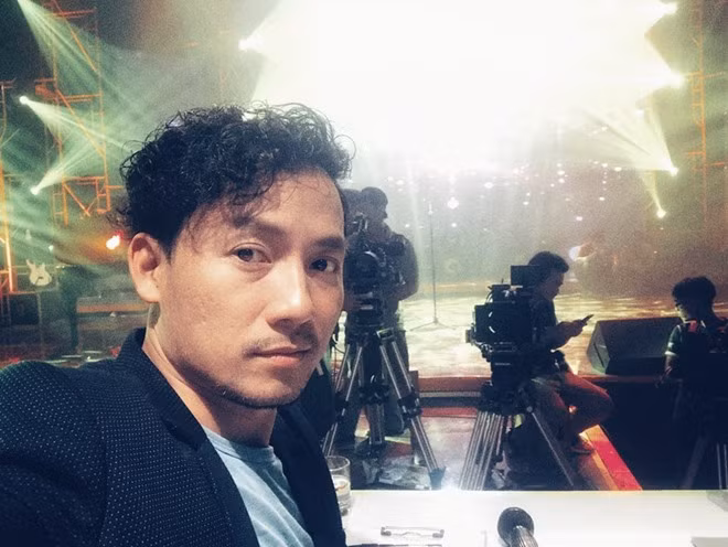 Dinh Tien Dat bat ngo tang vo sap cuoi mon qua 