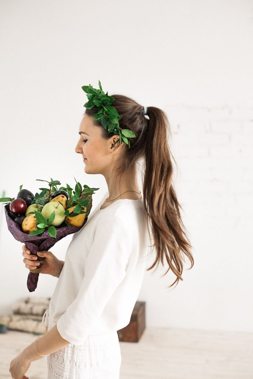 Với các nguyên liệu dễ tìm, giá thành rẻ, những bó hoa rau củ sẽ là món quà độc đáo vào các dịp đặc biệt dành tặng bạn bè, người thân.