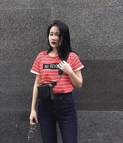 Cô bạn gái 19 tuổi của Văn Hậu cũng là một tín đồ thời trang thứ thiệt. Có thể thấy Hoàng Anh sở hữu phong cách thời trang rất năng động, trẻ trung.