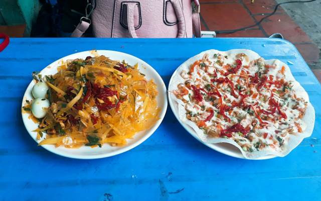 Bánh tráng Hải Phòng: Bạn có thể thưởng thức 3 loại bánh tráng ở Hải Phòng là bánh tráng chiên phồng phô mai, bánh tráng cuộn bơ sốt me và bánh tráng sốt thịt.