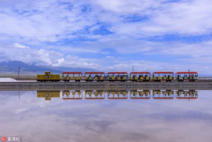 Ngày nay, việc khai thác muối trên hồ vẫn được tiếp tục nhưng được thực hiện bằng máy móc hiện đại.