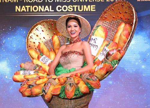 Trong lần thi đấu này, H’Hen Niê lựa chọn trang phục dân tộc là “Bánh mì” gây ấn tượng vô cùng mạnh với cộng đồng quốc tế. Ảnh: Vnreview.