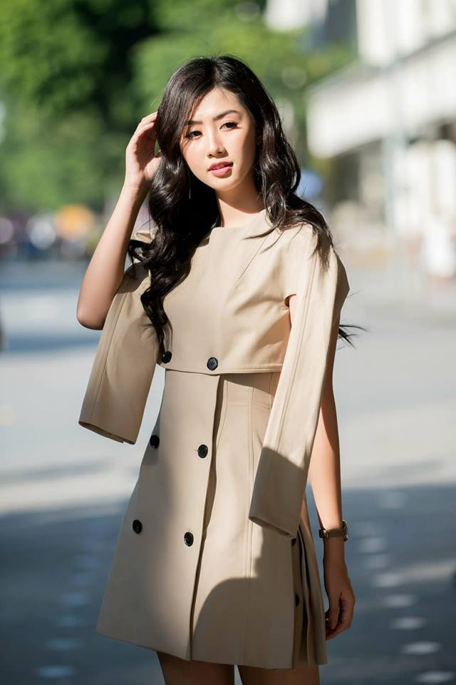 Ngọc Linh luôn chọn những kiểu váy thời trang hiện đại và kín đáo nhưng vẫn khoe được lợi thế cơ thể..