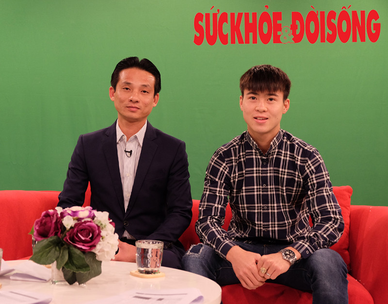 Trong cuộc sống hàng ngày, Đỗ Duy Mạnh luôn diện những trang phục trẻ trung nhưng vẫn thể hiện vẻ nam tính.