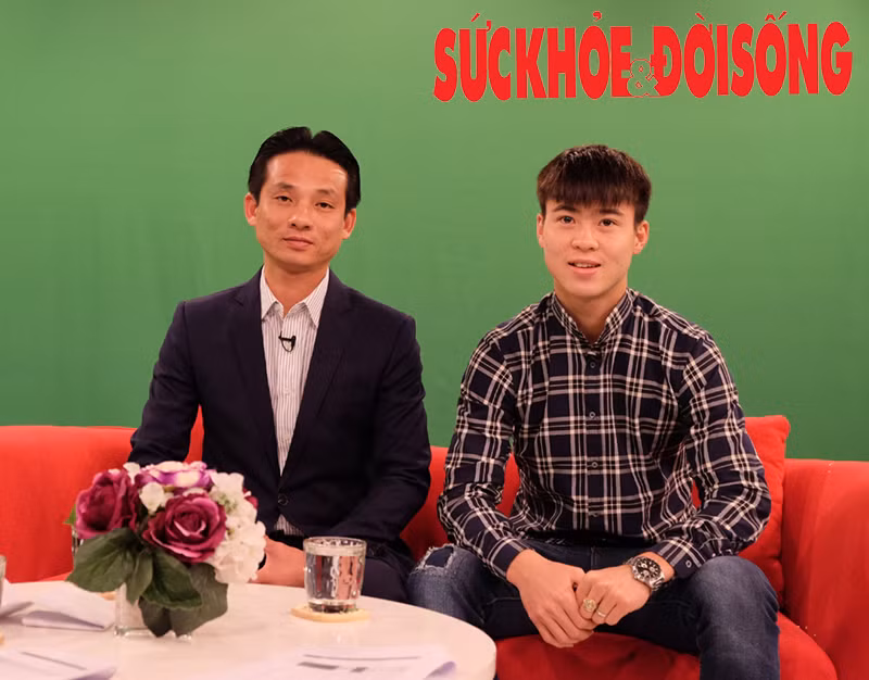 Trong cuộc sống hàng ngày, Đỗ Duy Mạnh luôn diện những trang phục trẻ trung nhưng vẫn thể hiện vẻ nam tính.