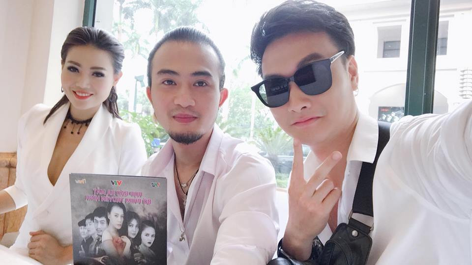 Có thể thấy, phong cách thời trang đời thường của Trọng Lân không khác nhiều với style "công tử" của nhân vật Phong Cấn trong phim Quỳnh búp bê.