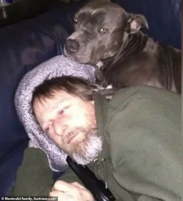 Vợ của Greg cho biết, ông ấy sống gần gũi với chó gần như suốt cuộc đời. Đây có thể là lý do khiến người đàn ông này mắc bệnh. 