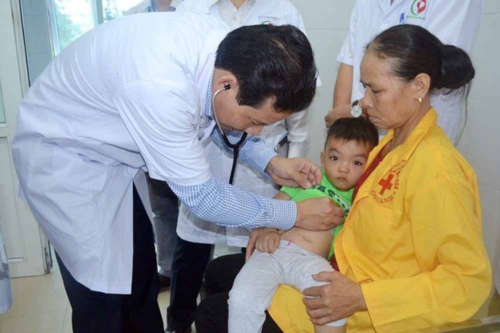 Kết quả xét nghiệm 13 mẫu thức ăn trưa 14/11 tại trường cho thấy, có một mẫu bánh ngọt dương tính với vi khuẩn Salmonella. Loại bánh ngọt này do Công ty CP sản xuất và thương mại Nguyên Cát (ở Phố Và, phường Hạp Lĩnh, thành phố Bắc Ninh) cung cấp. Ảnh: Phụ Nữ VN.