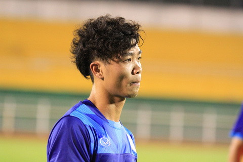 Tiền đạo Công Phượng từng ăn "cháo chửi" của bầu Đức khi anh để mái tóc quăn tít. 