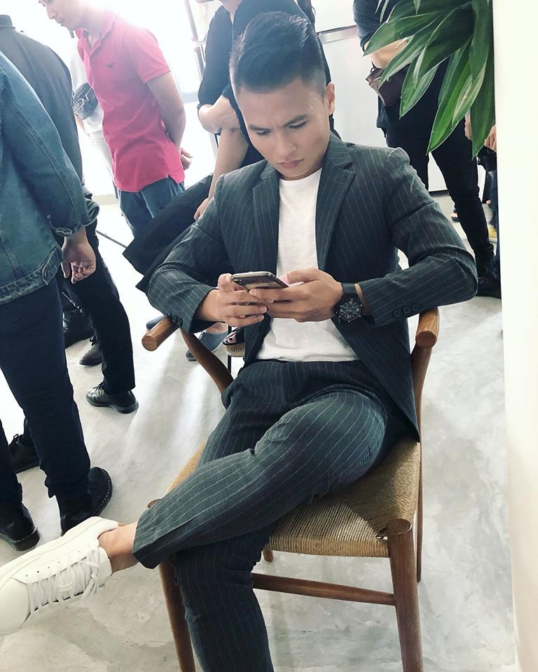 Một trong những hình ảnh diện vest cực lịch lãm và hiếm thấy của Quang Hải. Ảnh: Internet. 