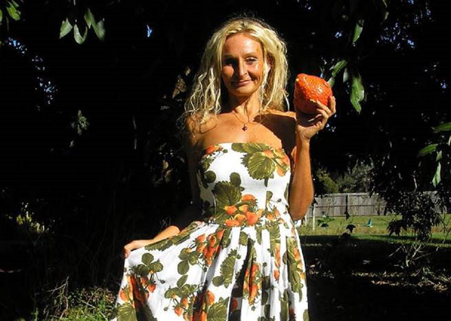 Đối với những ai nói rằng họ không thể chịu nổi cơn đói nếu chỉ ăn hoa quả, bà mẹ hai con chia sẻ rằng phải chọn lựa những loại trái cây thật chất lượng, tức là đảm bảo cung cấp đủ cả chất đạm, chất béo, tinh bột cũng như nhiều vitamin và khoáng chất khác.