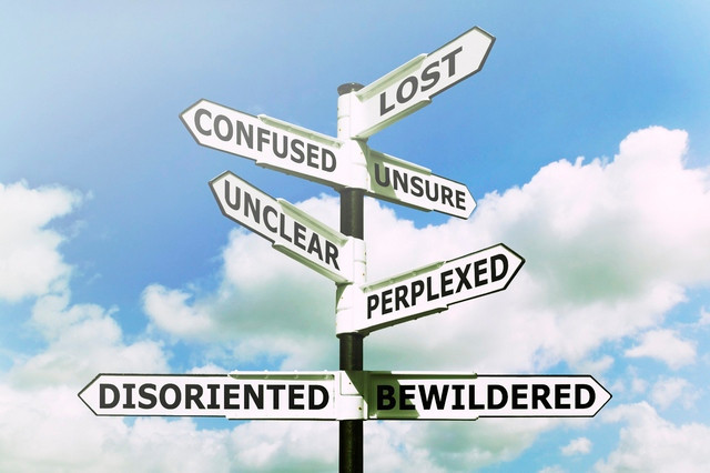 Lạc đường: Nếu một người bị nhầm đường hoặc mất phương hướng ở một nơi mà họ đã lái xe nhiều lần và gặp khó khăn khi trở về một địa điểm quen thuộc thì đó chính là triệu chứng của bệnh Alzheimer.