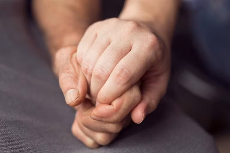 Lo lắng: Các nghiên cứu đã chỉ ra rằng trầm cảm có thể là một trong những dấu hiệu sớm của bệnh Alzheimer nhưng các nhà nghiên cứu không chắc liệu trầm cảm là một yếu tố nguy cơ hay là kết quả của tình trạng này.