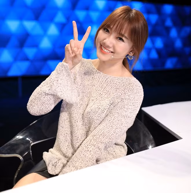 Bà xã Trấn Thành rất chú trọng việc dùng kem chống nắng: Mỗi khi ra đường, Hari đều phải thoa kem chống nắng vì tia cực tím từ ánh nắng mặt trời chính là nguyên nhân gây lão hóa, đen sạm da.