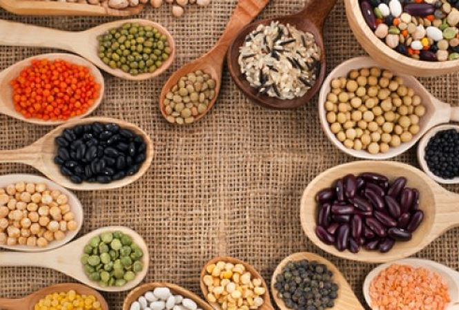 Đậu giàu protein thực vật và chất xơ hòa tan giúp bạn cảm thấy no lâu hơn và giúp kiểm soát lượng đường trong máu. Đây là một trong những thực phẩm tốt nhất cho bệnh nhân tiểu đường.