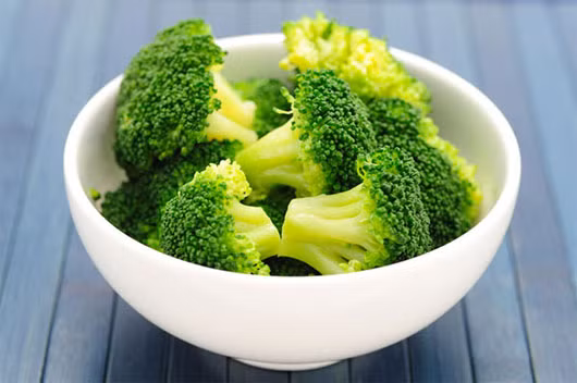 Súp lơ xanh: Đây là một loại rau có chứa sulforaphane có tác dụng giảm stress oxy hóa và biến chứng mạch máu liên quan đến bệnh tiểu đường.