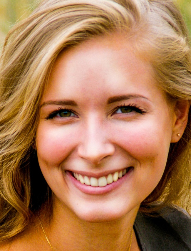 Rượu làm da bóng dầu: Nhiều người bị mụn nhọt nghĩ rằng rượu có thể giúp họ thoát khỏi vấn đề này. Tuy nhiên, rượu lại làm phá hủy lớp bảo vệ da khỏi vi khuẩn, bụi bẩn và các yếu tố khác.