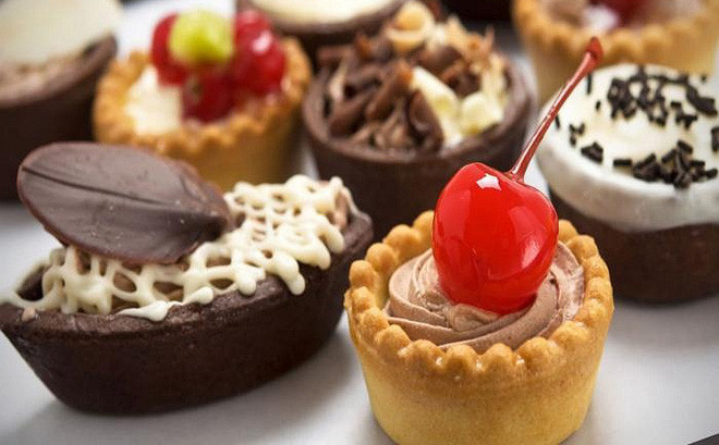 Đường: Những đồ ăn ngọt như bánh, kẹo... có sức hút mạnh mẽ nhưng theo các chuyên gia dinh dưỡng, ăn đồ ngọt quá thường xuyên có thể khiến bạn già nhanh hơn.